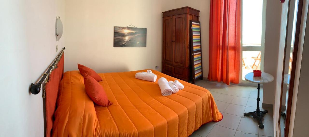La Bussola Hotel Porto Palo Exterior photo